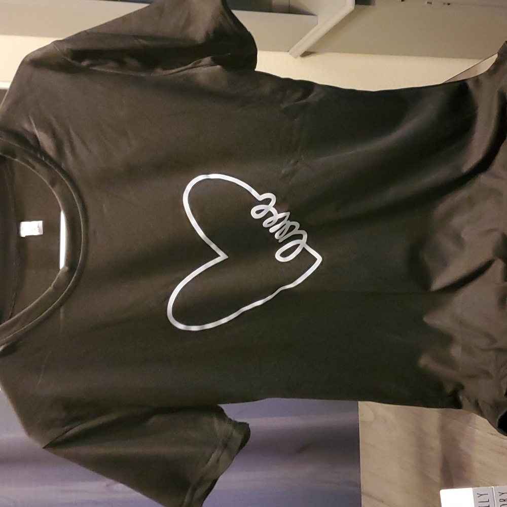Women's black tshirt